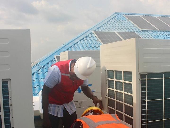 Rooftop plant alongside a solar array on a building Elite Electromechanical serviced